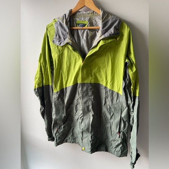 MEC green raincoat - Picture 2 of 6
